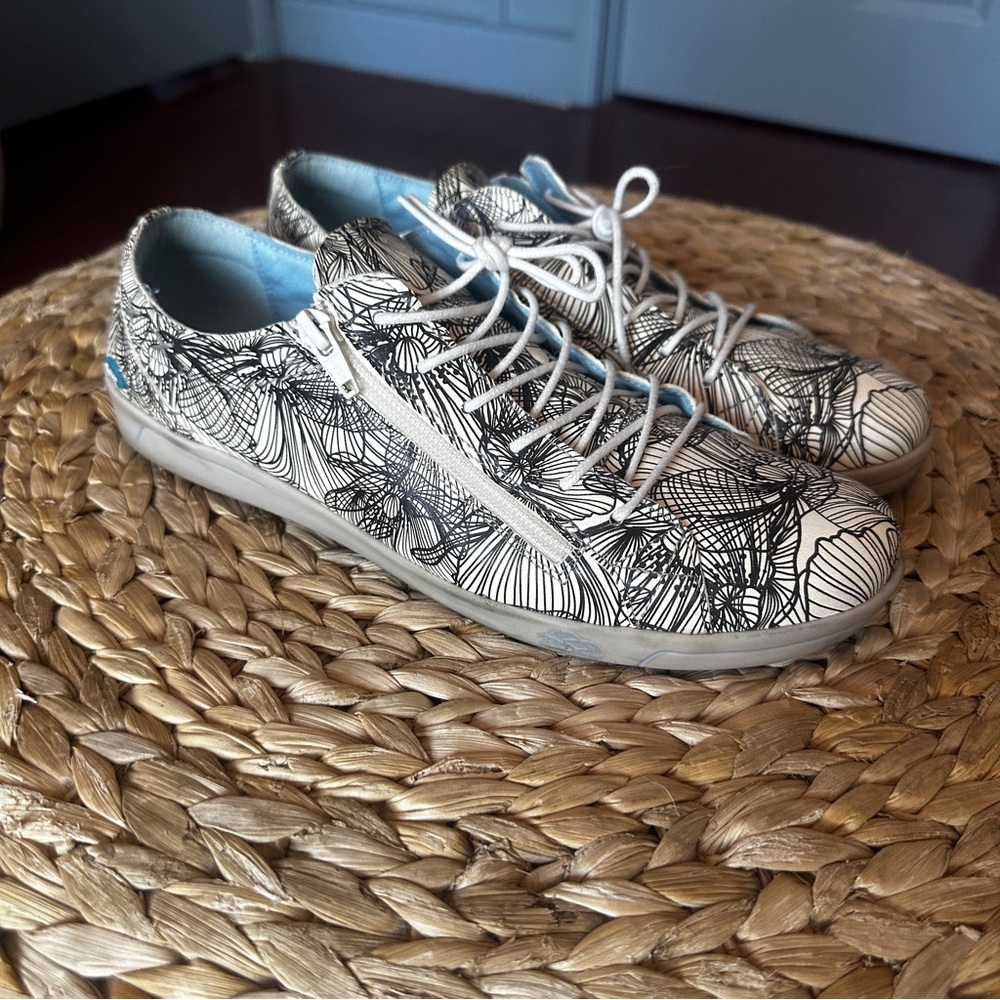 CLOUD Aika Print Sneaker in Vera Putty Leather Graphic Zip Up Comfort Sneakers